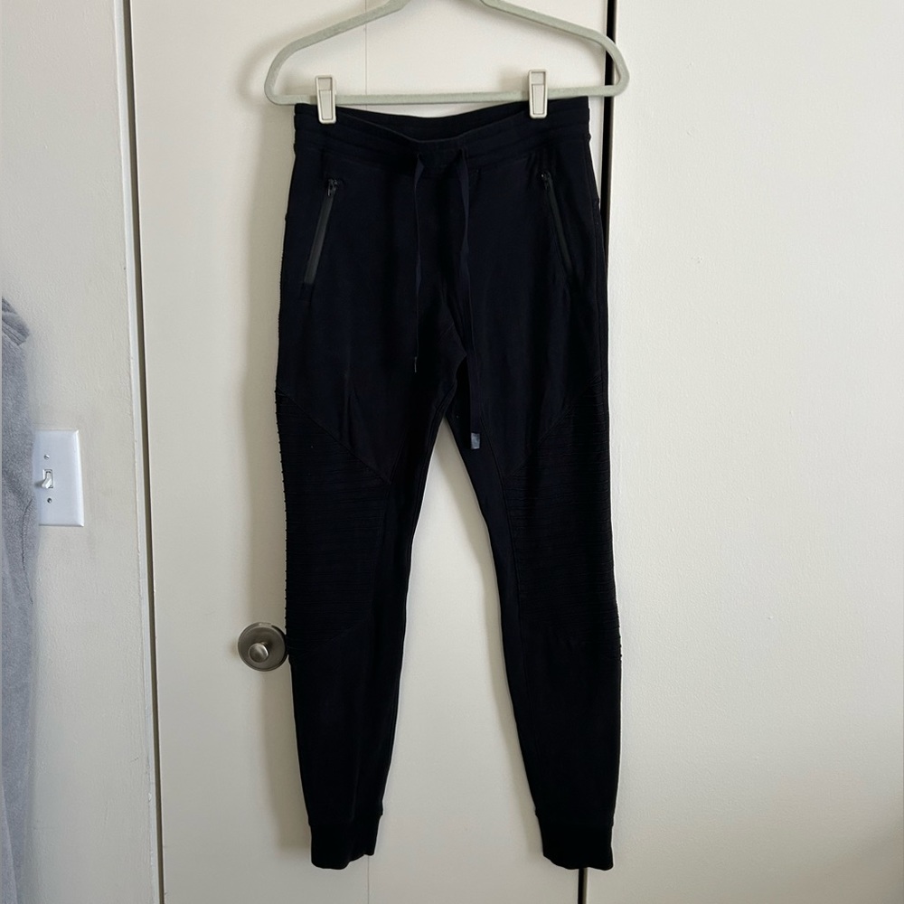 Alo Yoga black joggers